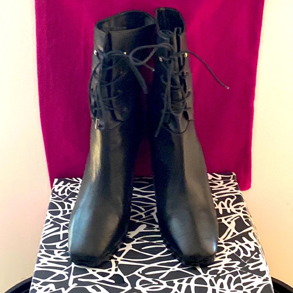 Stunning Diane Von Furstenberg Black leather